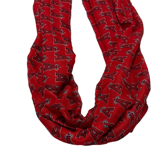 Angels infinity scarf - Picture 1 of 5